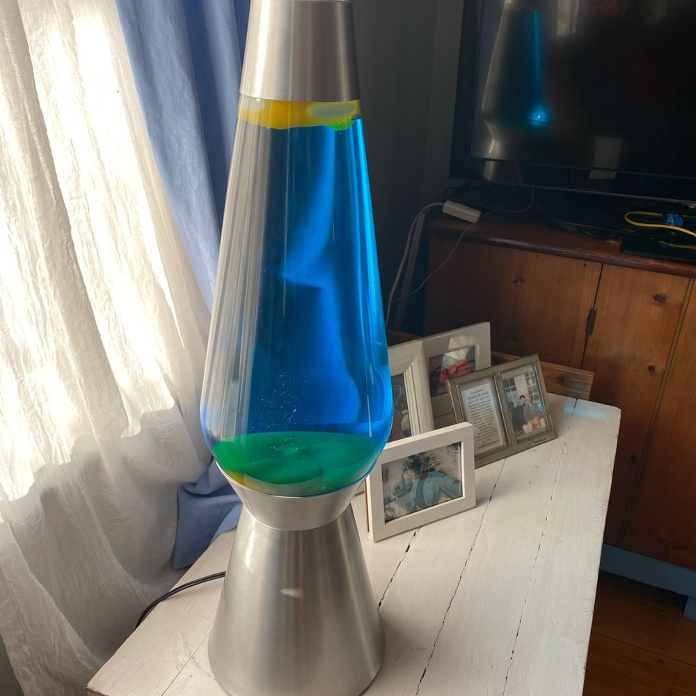 27” Grande lava lamp 250oz